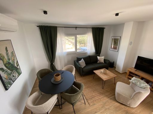 LIVING ROOM WITH PULL-OUT BED