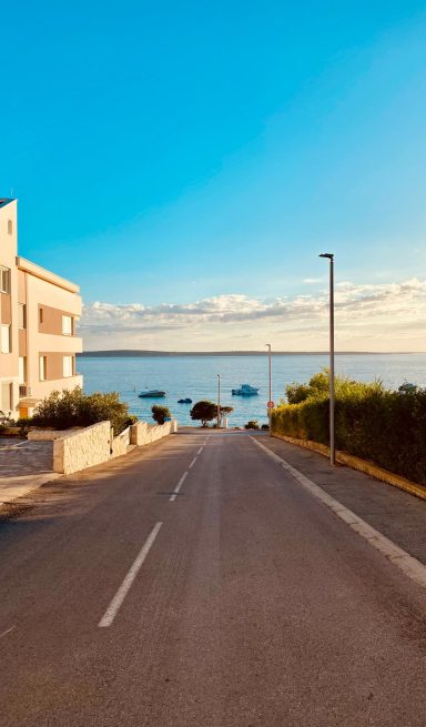 YOUR WAY TO THE BEACH